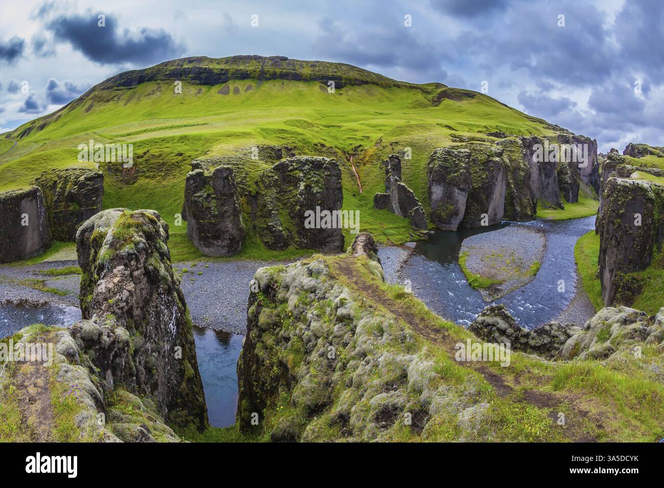 Steep rocky cliffs surround hi-res stock photography and images - Alamy
