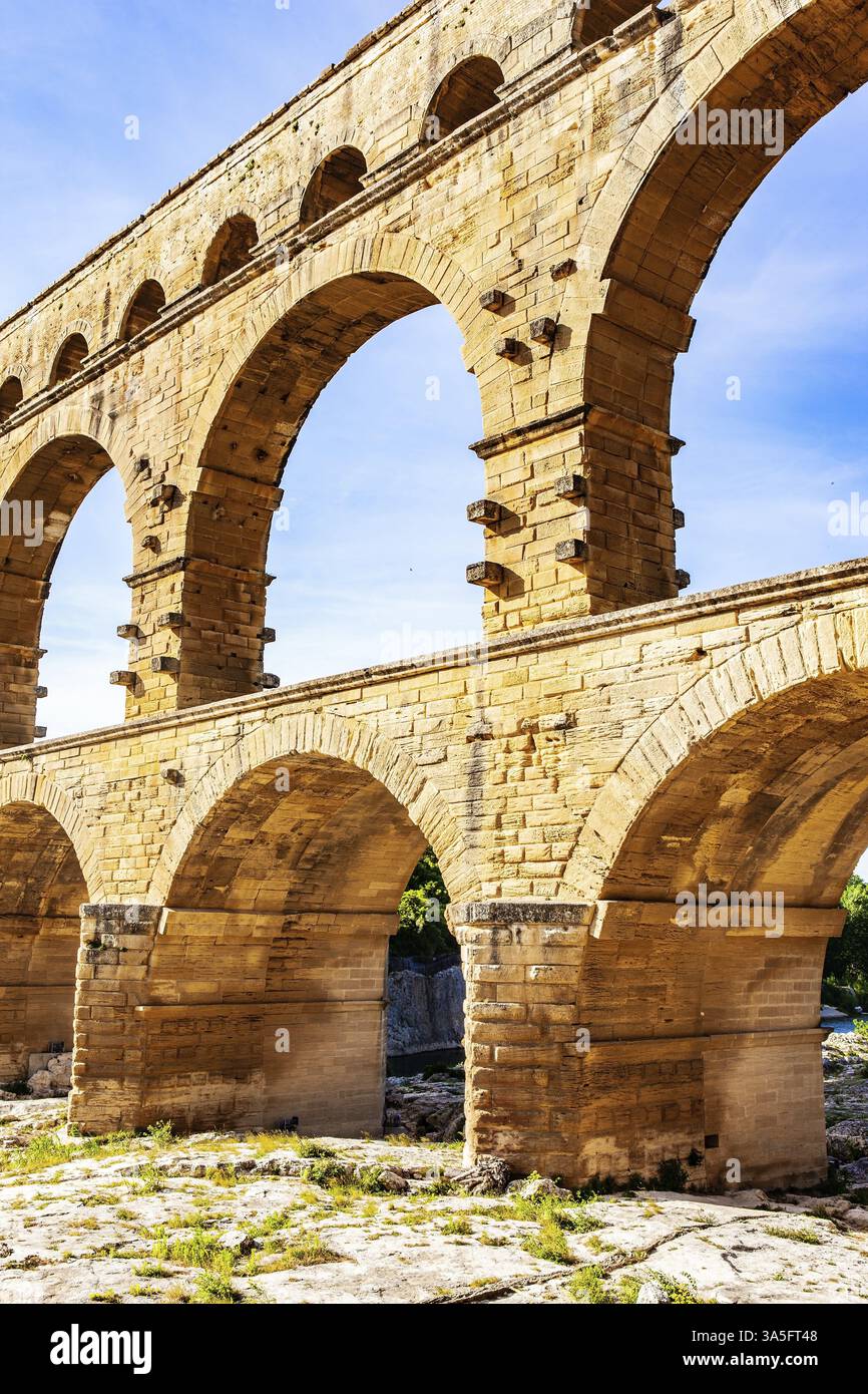 the-pont-du-gard-is-the-tallest-roman-aqueduct-picturesque-antique