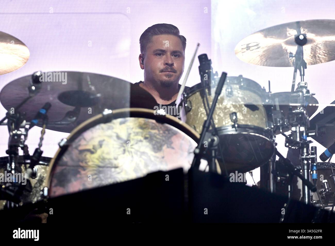 Gustav Schäfer von Tokio Hotel live bei einem Konzert von 'The Tour 2025'  in der Swiss Life Hall. Hannover, 22.03.2025 Stock Photo - Alamy