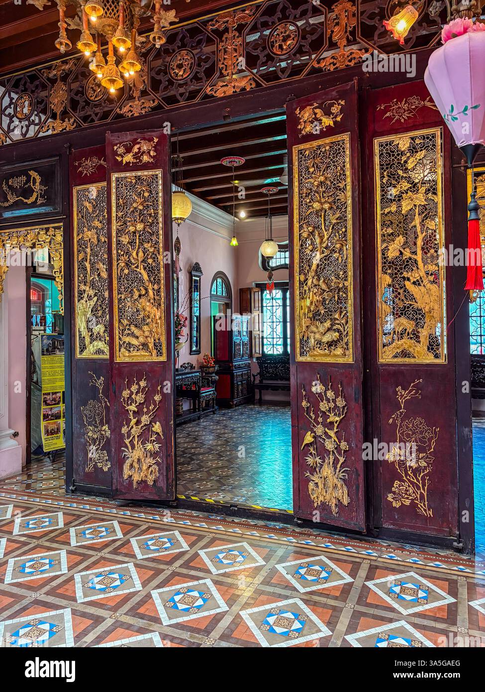 Ornate doorway with carved doors at Pinang Peranakan Mansion ...