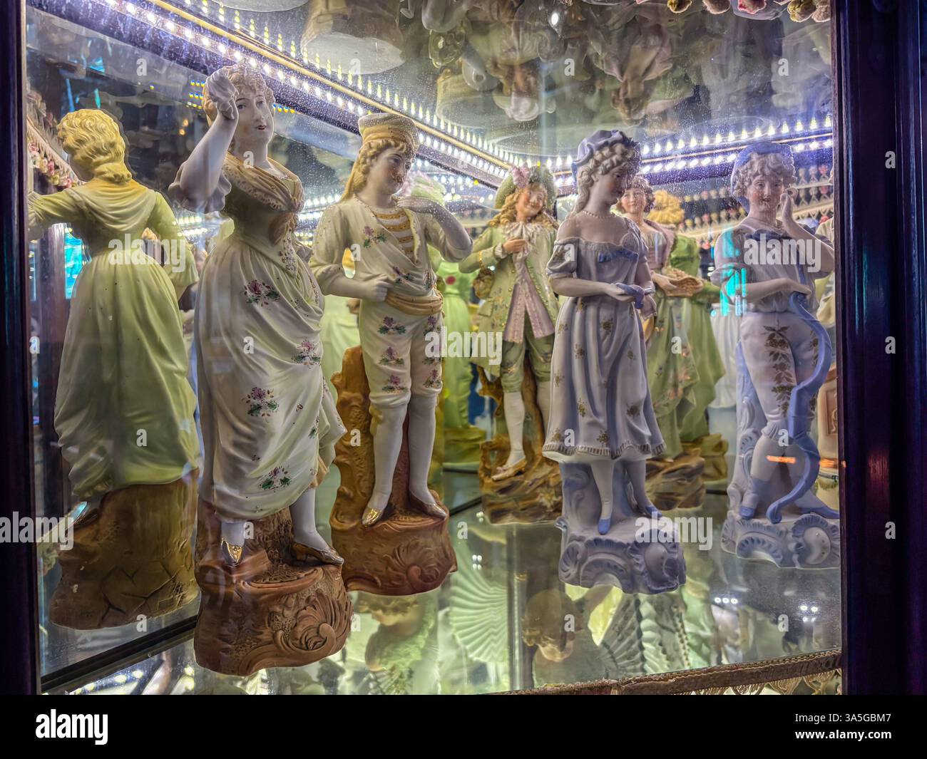 Eye level shot historic hi-res stock photography and images - Alamy