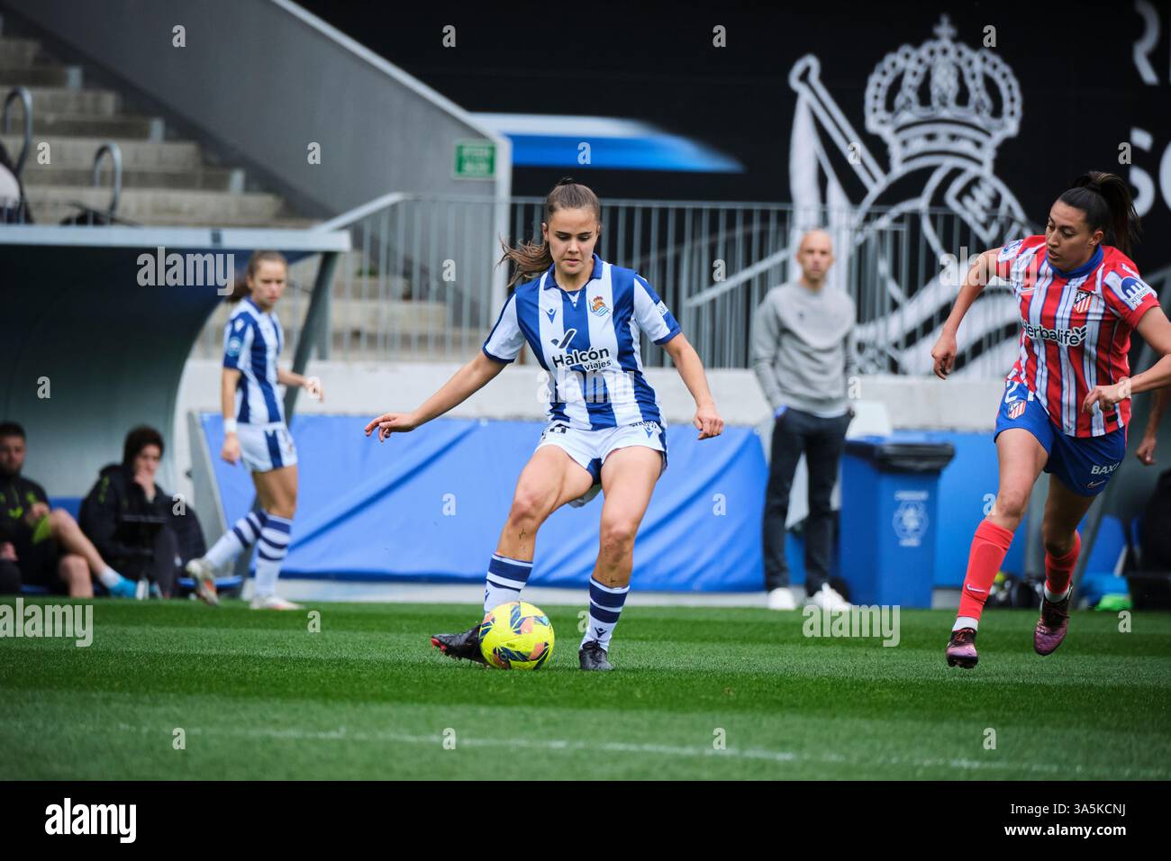 zubieta-gipuzkoa-spain-23th-march-2025-maren-lezeta-making-a-pass