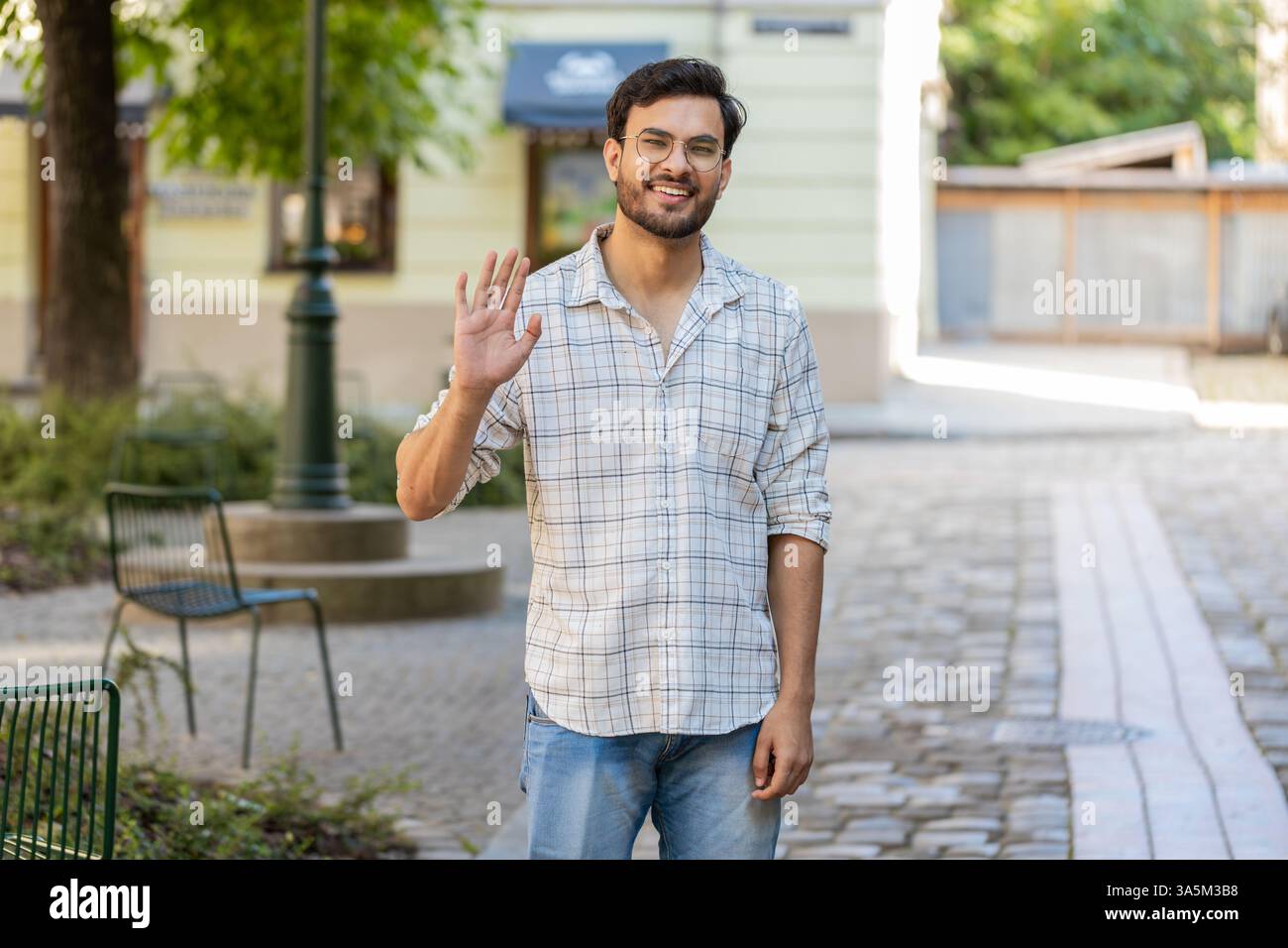 Happy indian man gesturing hi hi-res stock photography and images - Alamy