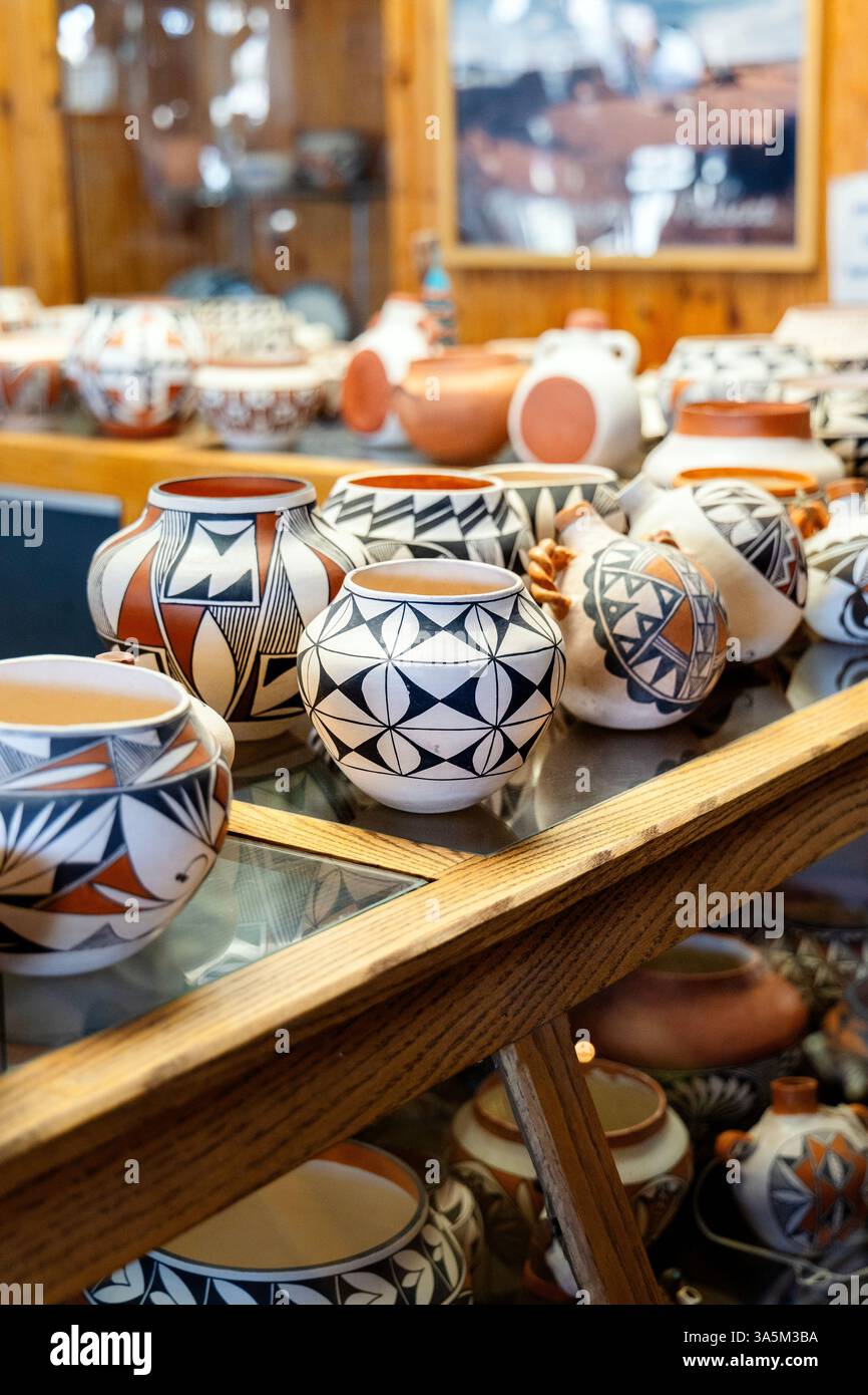 Indian pottery hi-res stock photography and images - Alamy
