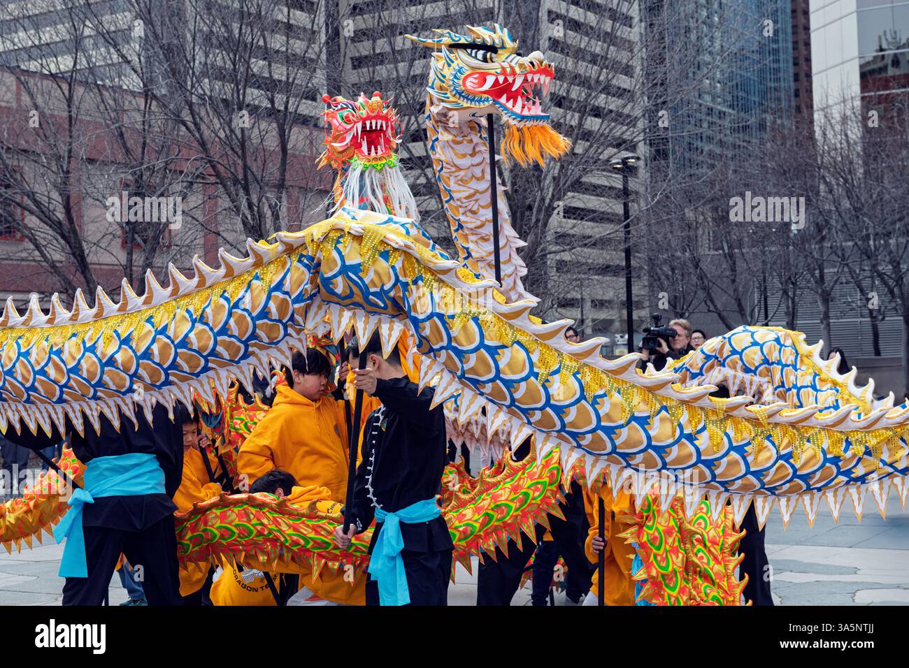 Parade chinese dragon dance hi-res stock photography and images