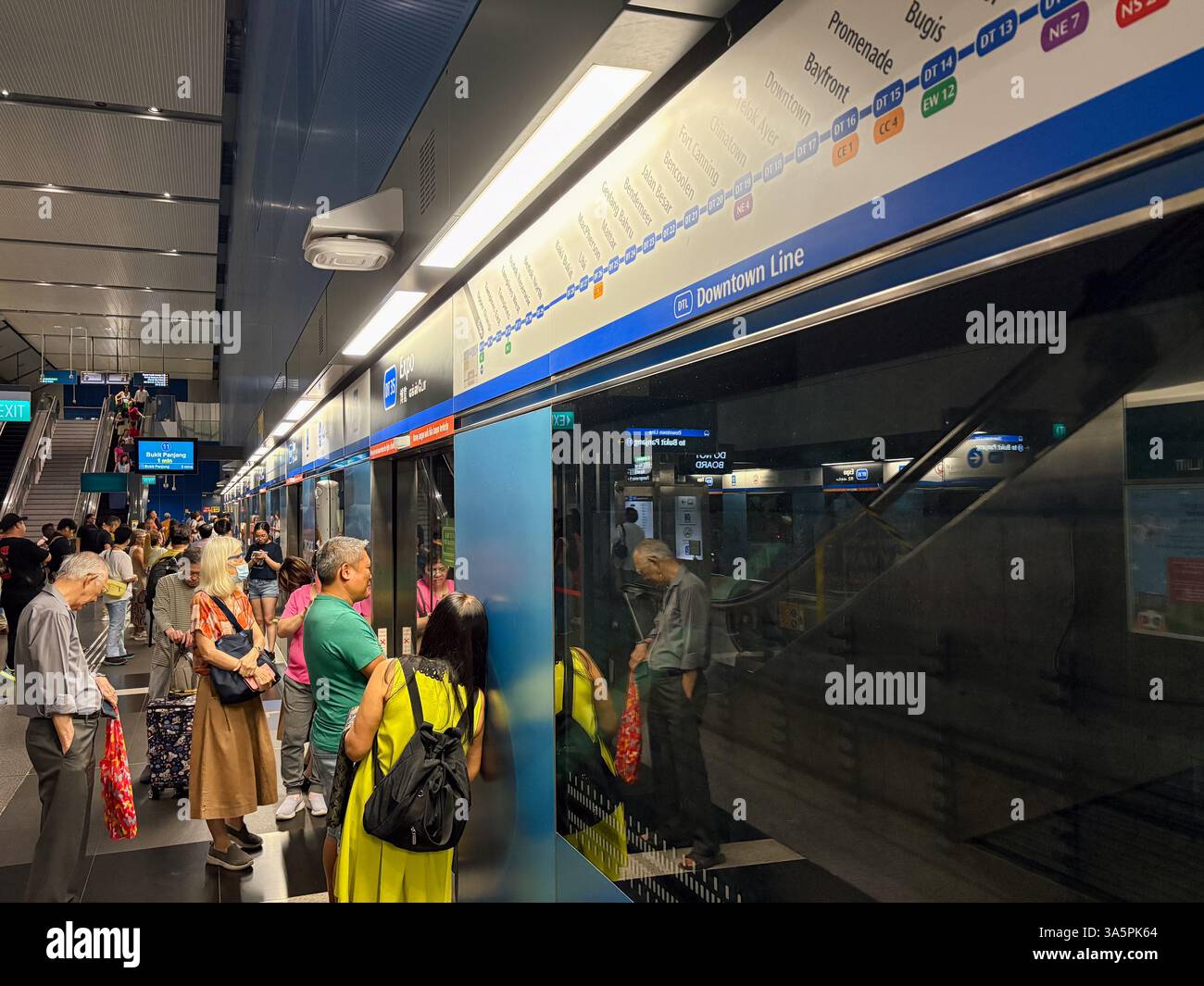 Downtown mrt hi-res stock photography and images - Alamy