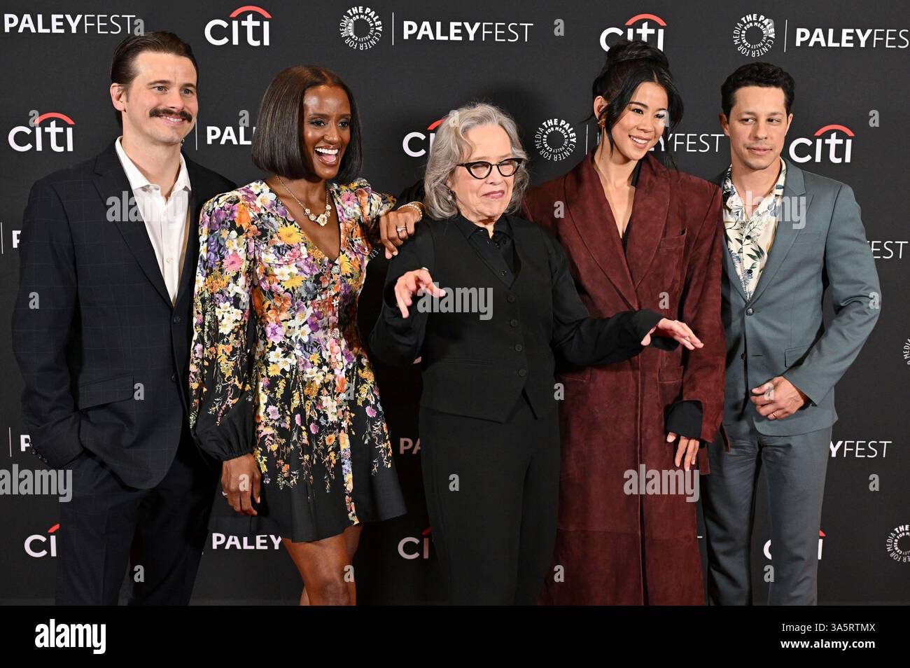 Jason Ritter, Skye P. Marshall, Kathy Bates, Leah Lewis und David Del ...