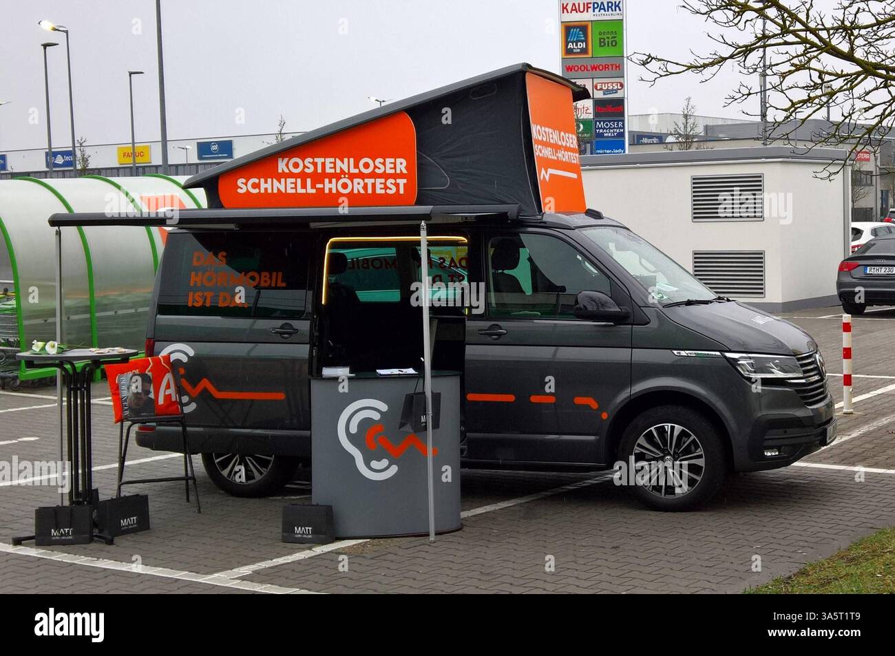 Das H rmobil Reist Durch Verschiedene St dte In Deutschland Um das-h-rmobil-reist-durch-verschiedene-st-dte-in-deutschland-um