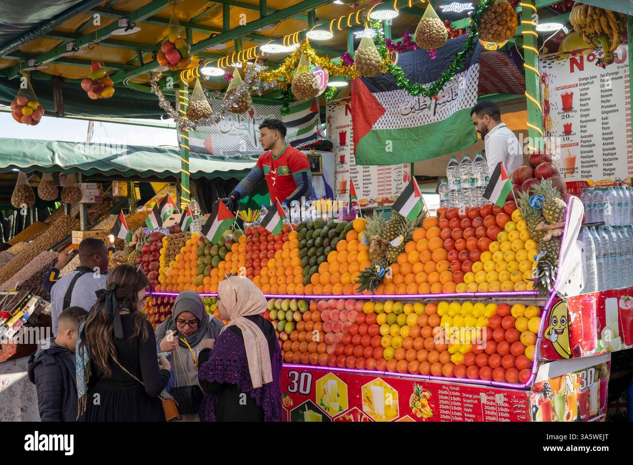 Afrika, Marokko, Marrakech, Jemaa el-Fnaa, Stand für Fruchtsäfte Stock Photo