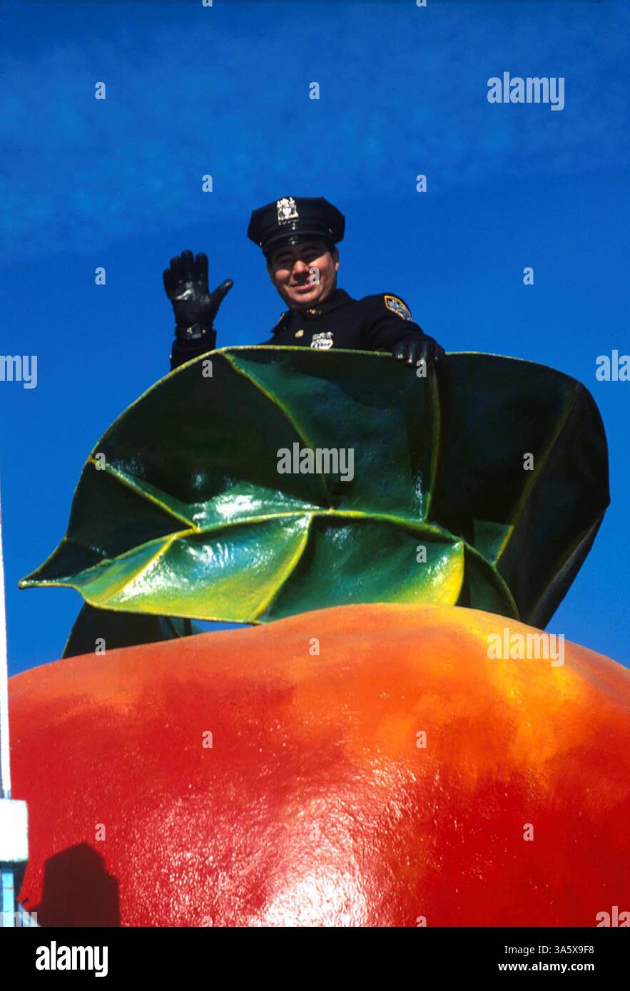 Nypd officer 2001 hires stock photography and images Alamy