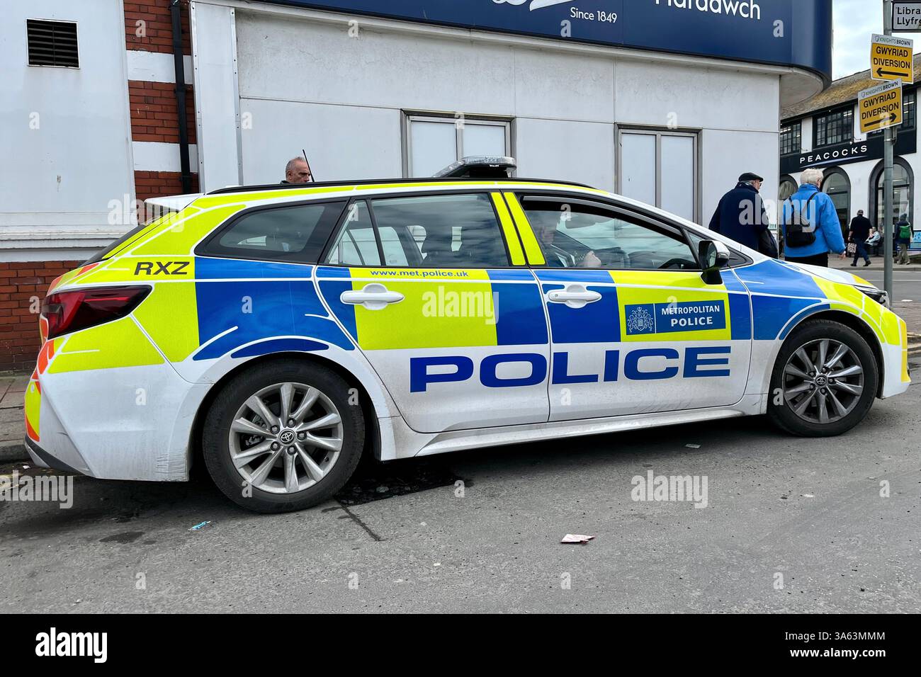 A Metropolitan Police Car outside of Greater London in the Seaside Village of Mumbles. Swansea, Wales, United Kingdom. 22nd March 2025. - Smartphone Captured Stock Image