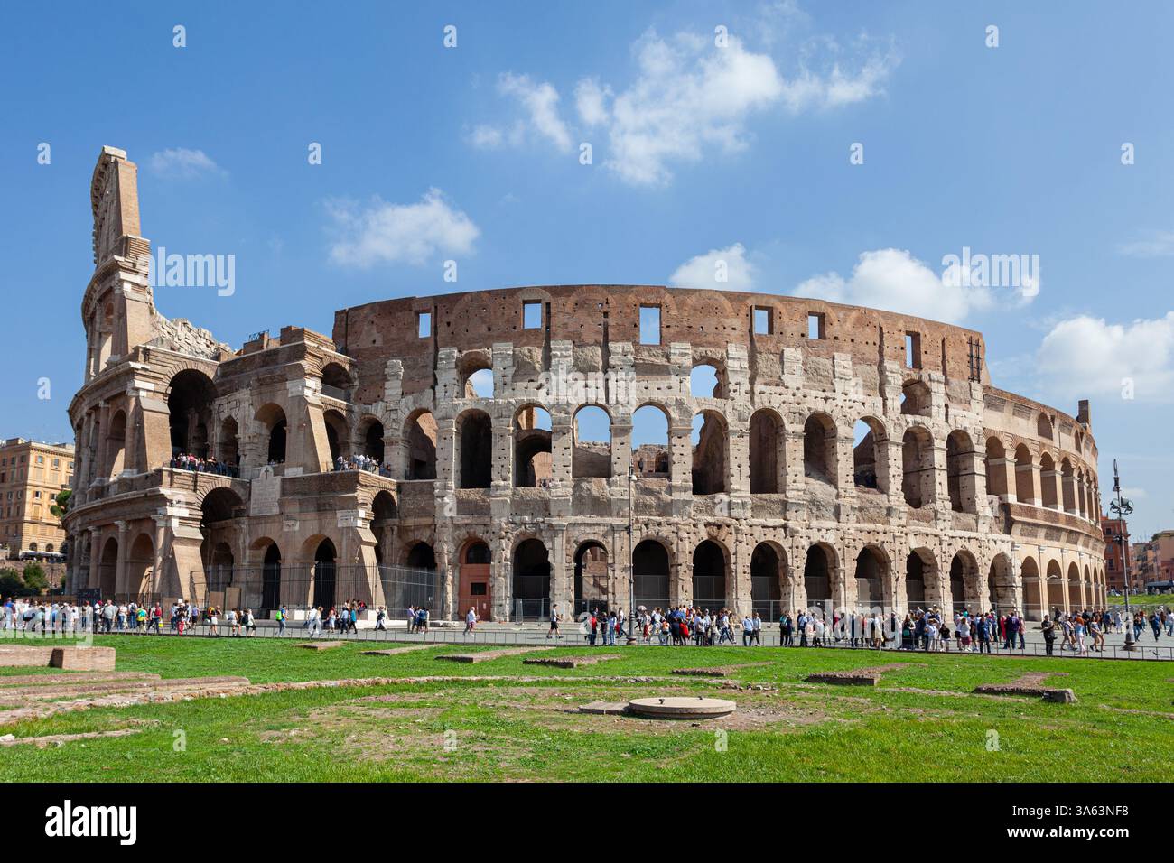 The Roman Colosseum (Colosseo) the iconic and monumental amphitheatre ...