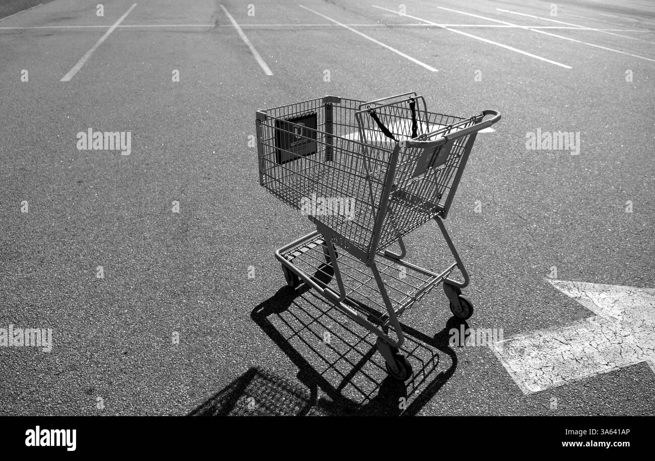 Empty shopping trolley in a supermarket car park, Blairstown, New Jersey, USA, North America Stock Photo