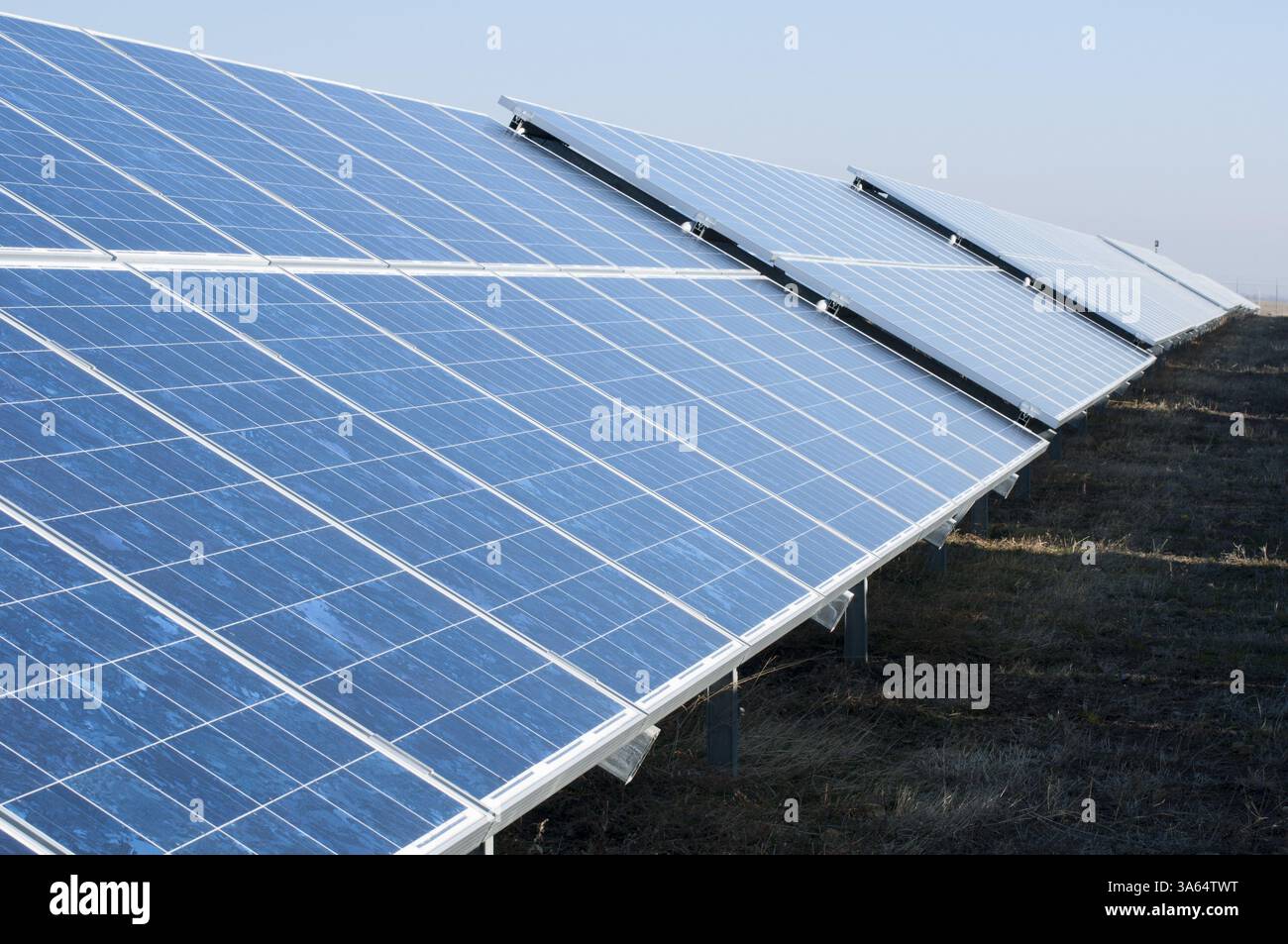 Installing solar farm hi-res stock photography and images - Alamy