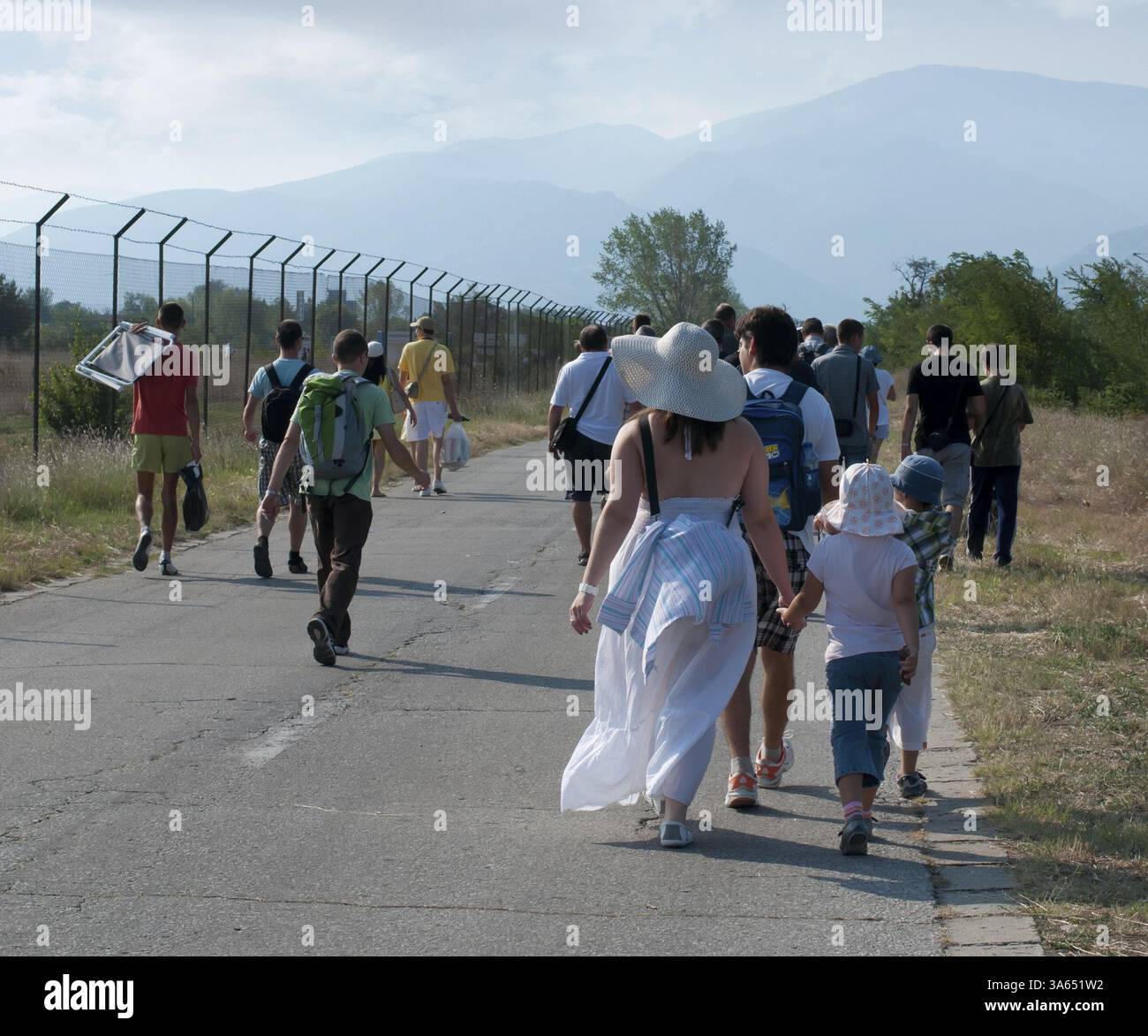 Back view group people hi-res stock photography and images - Alamy