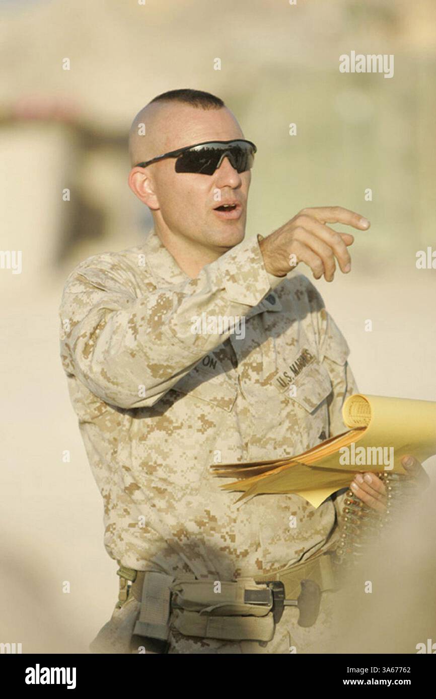 Sep 17, 2004; Camp Taqaddum, Iraq; Gunnery Sgt. SCOTT D. ORTON, a Reserve Marine and convoy commander with the 1st Force Service Support Group's 6th Motor Transport Battalion at Camp Taqaddum, Iraq, gives a pre-convoy brief Sept. 17, 2004. Many Reserve Marines have been activated to relieve active duty forces to fill mission-critical job billets in Iraq, especially within the 1st FSSG, such as truck drivers and military policemen. Orton is among nearly 1,000 Reserve Marines serving alongside 4,000 active duty Marines and sailors with the Camp Pendleton, Calif.,-based 1st FSSG in Iraq. Within t Stock Photo
