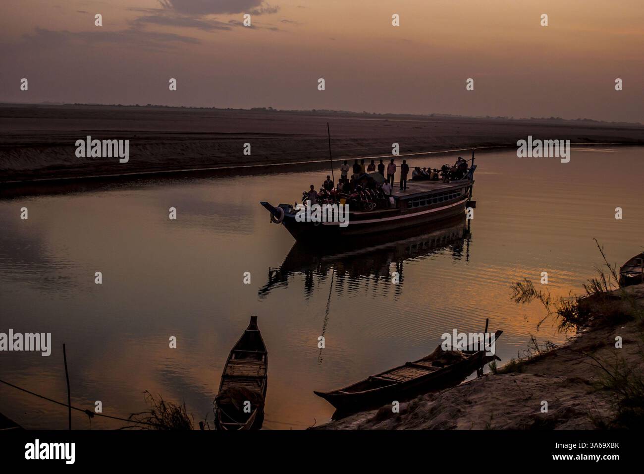Source of the brahmaputra river hi-res stock photography and images - Alamy