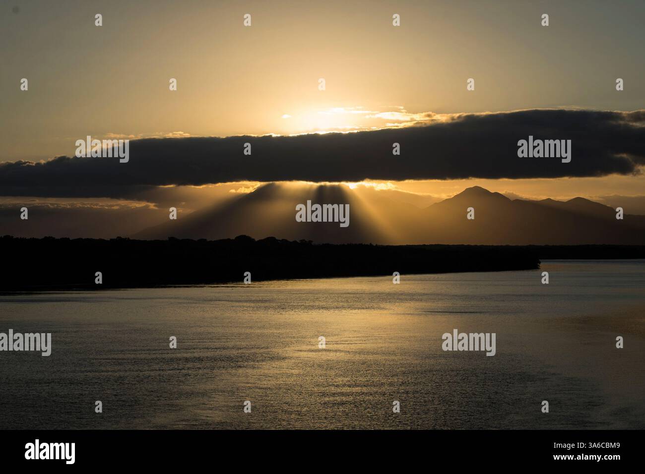 Jan 15, 2015 - Cananeia, Sao Paulo, Brazil - Sunset over the sea in Cananeia. Cardoso Island, south coast of Sao Paulo. (Credit Image: © Alexandre Moreira/ZUMAPRESS.com) Stock Photo