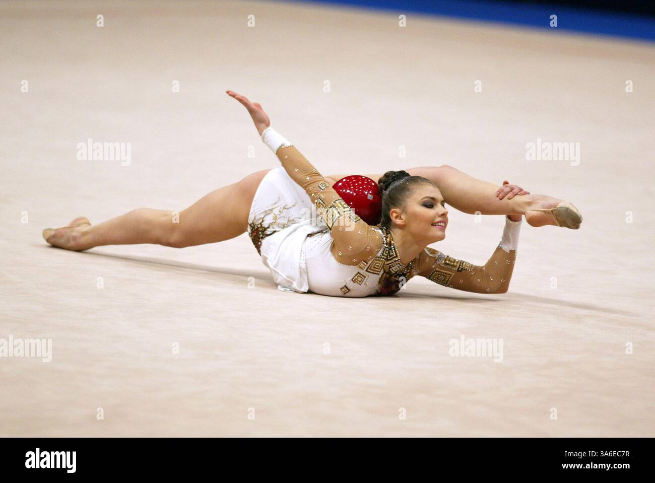 Alina kabaeva gold hi-res stock photography and images - Alamy