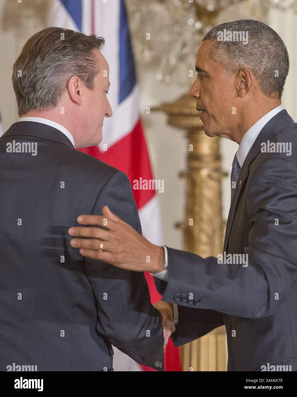 Barack obama holding hands hi-res stock photography and images - Alamy