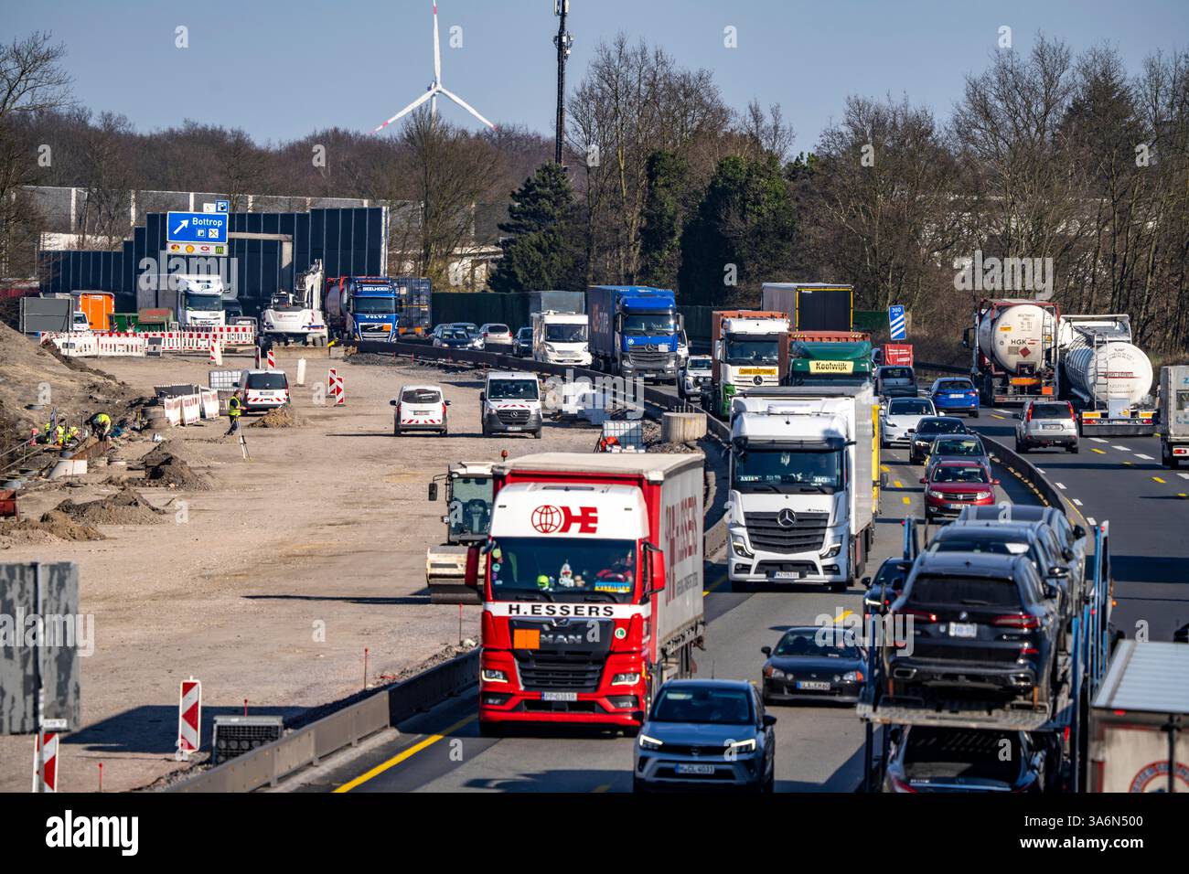 Heavy traffic on the A2 motorway, east of the Oberhausen motorway ...