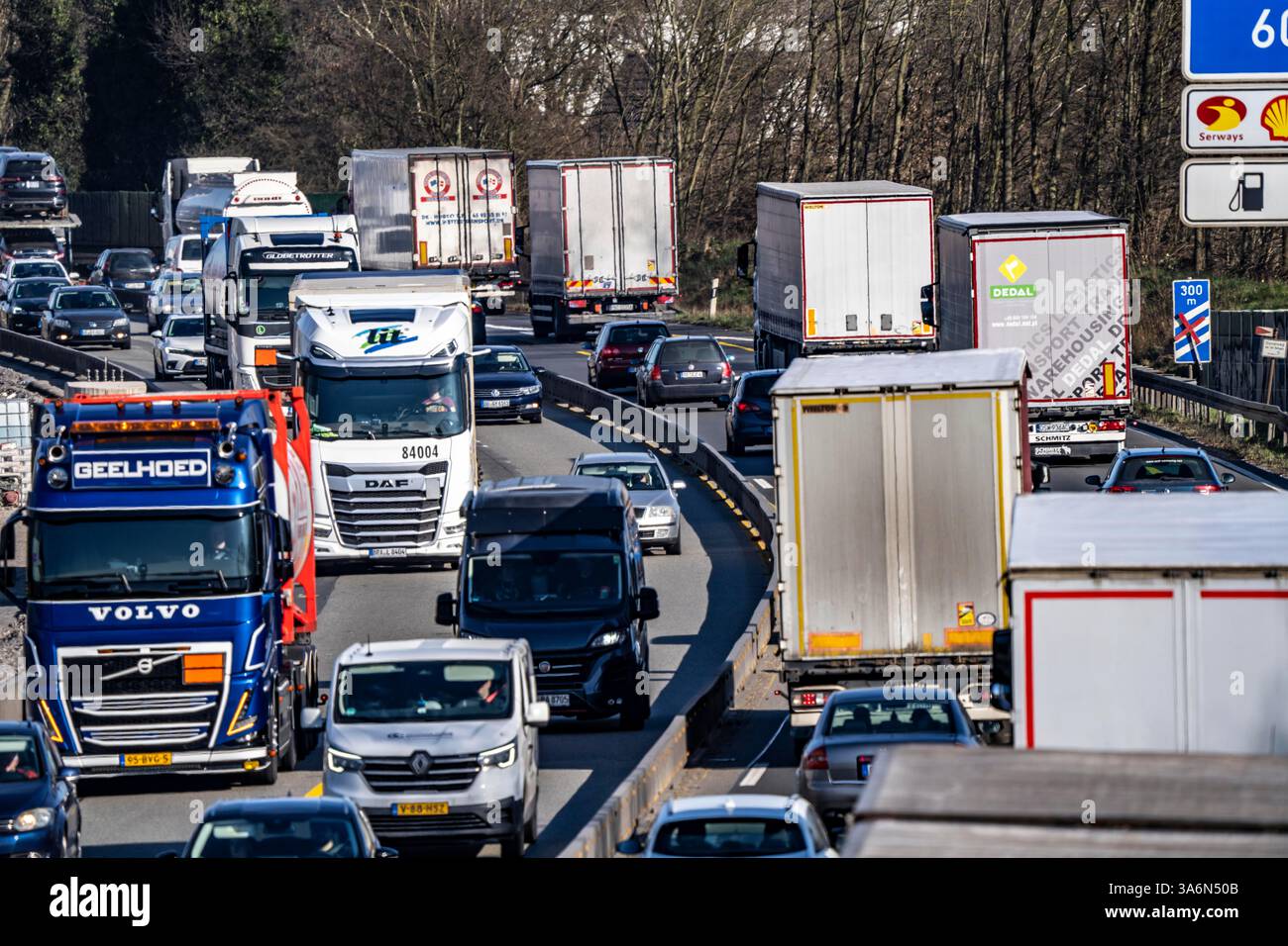 Heavy traffic on the A2 motorway, east of the Oberhausen motorway ...