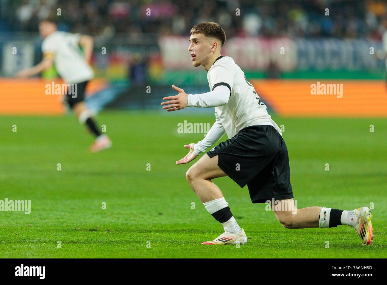 Brajan Brajan Gruda (Deutschland U21, 17) beschwert sich. Freundschaftsspiel ...
