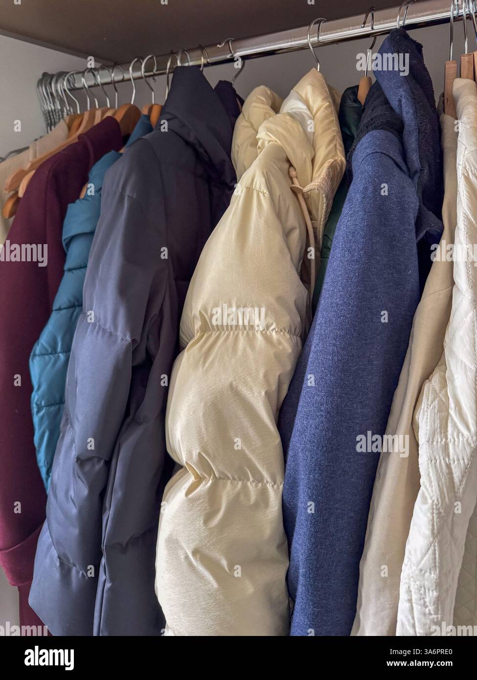 Dark winter coats hi-res stock photography and images - Alamy