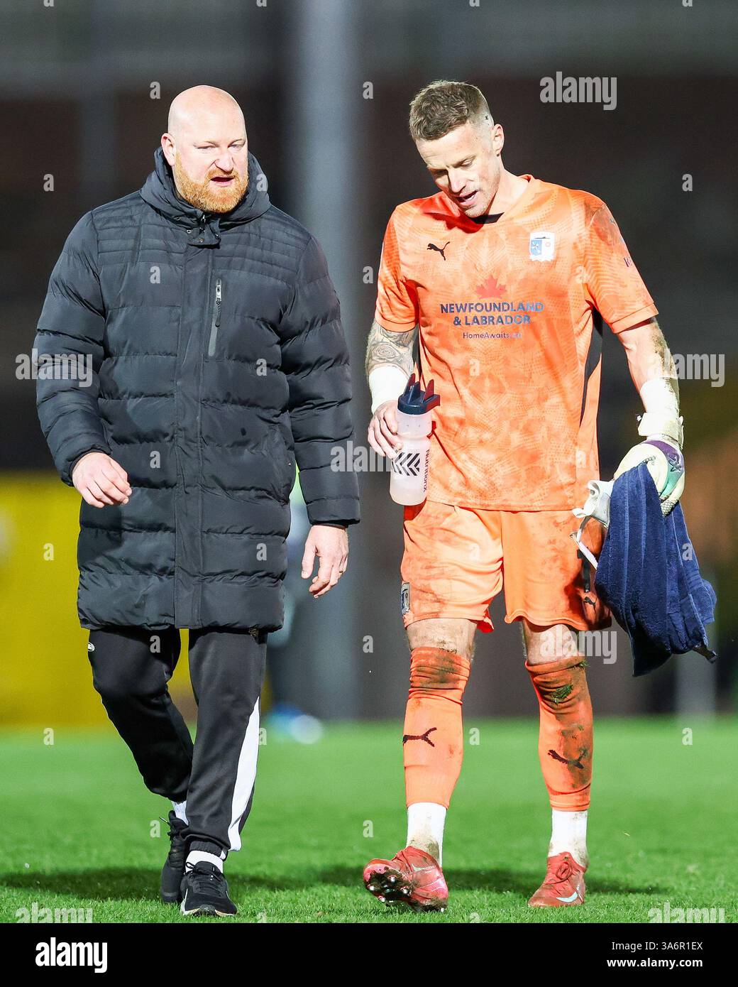 Andy Whing & #1, goalkeeper Paul Farman of Barrow AFC during the Sky ...