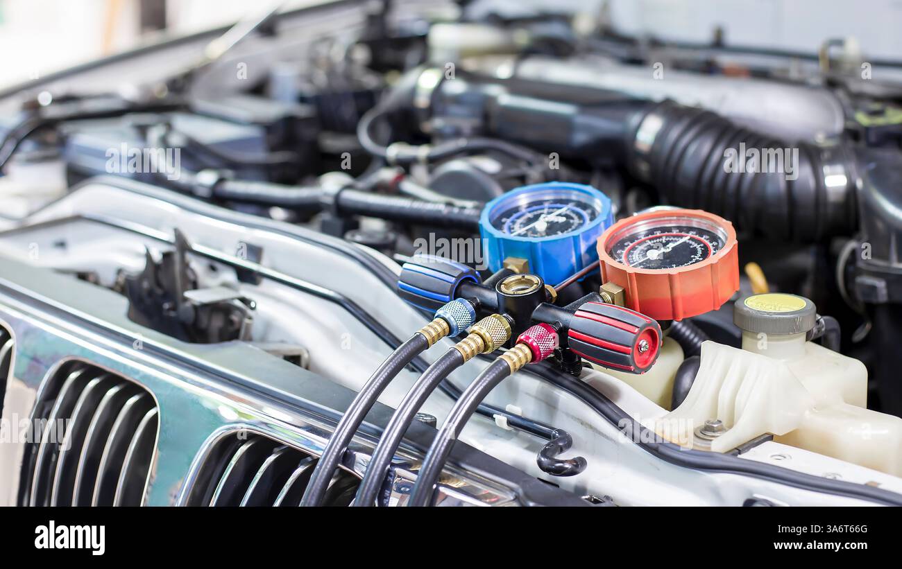 Car air conditioner check service, leak detection, fill refrigerant.Device and meter liquid