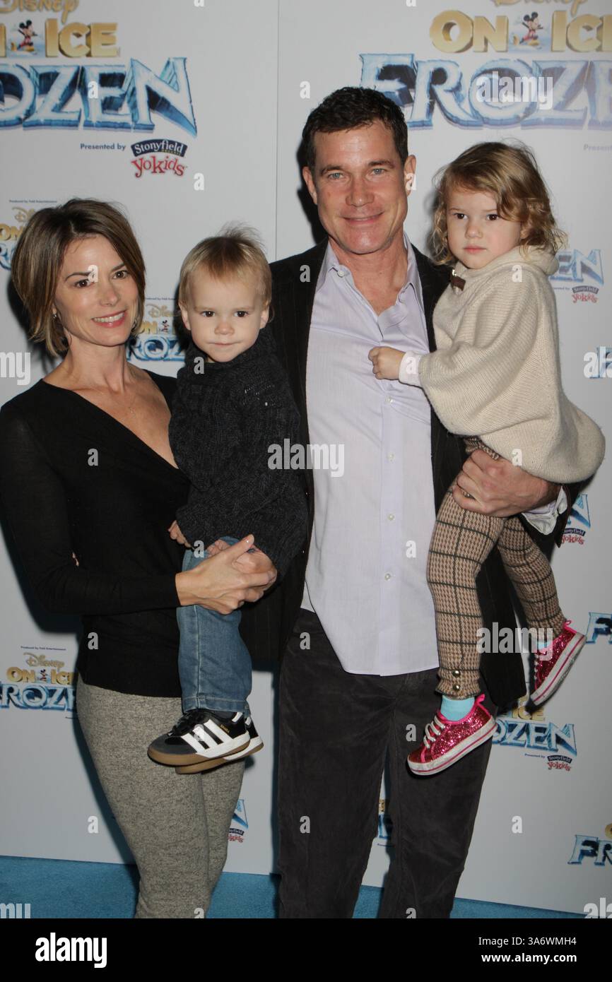 Leslie bourque and dylan walsh hi-res stock photography and images - Alamy