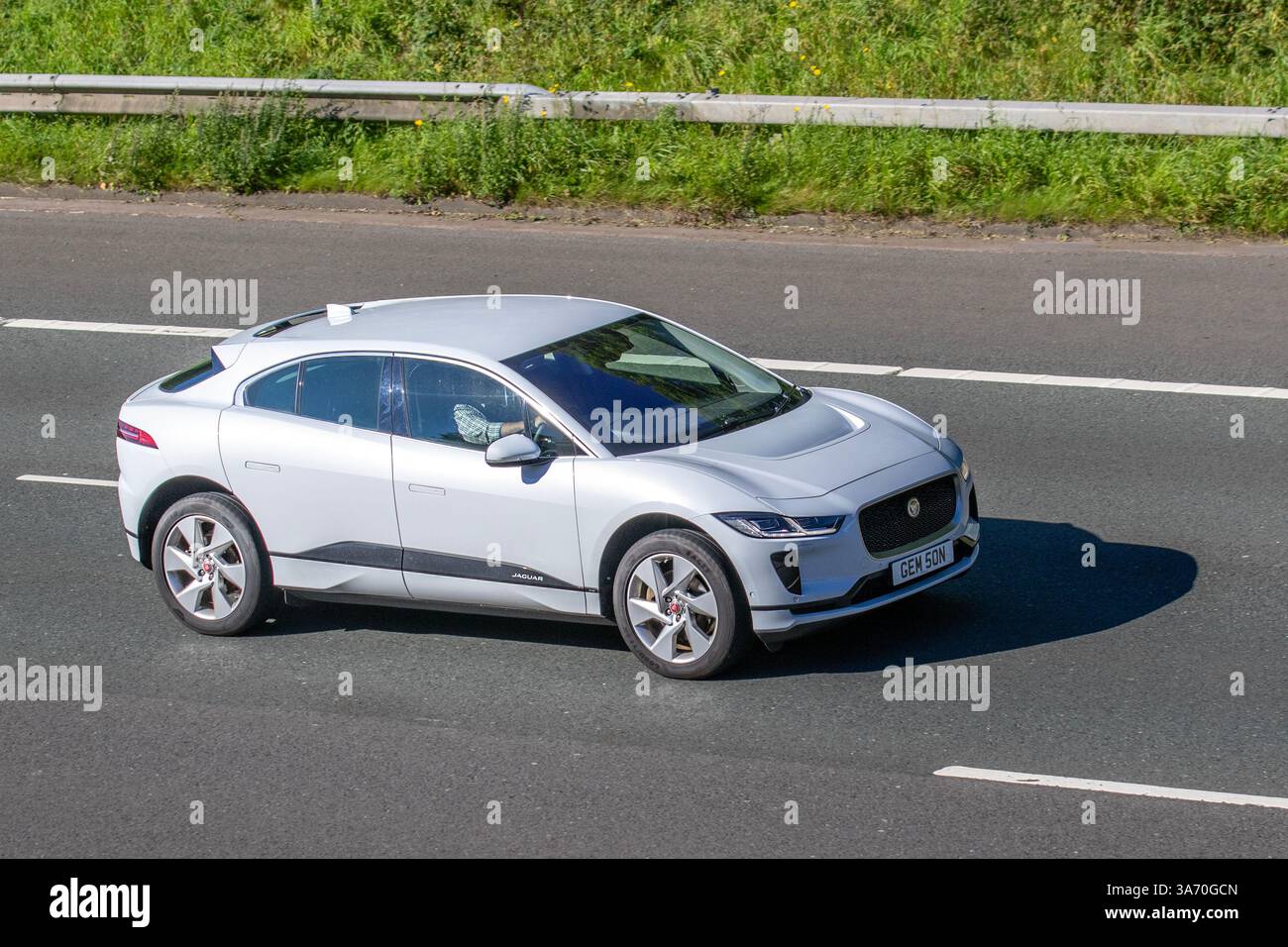jaguar electric car i pace