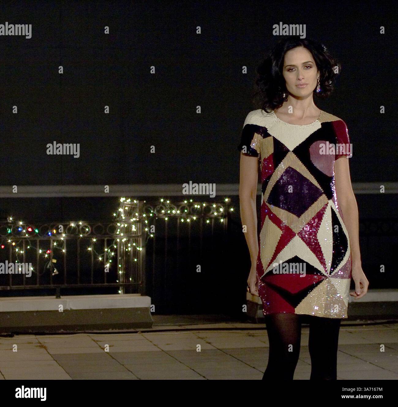 Sequin gold dress hi-res stock photography and images - Page 2 - Alamy