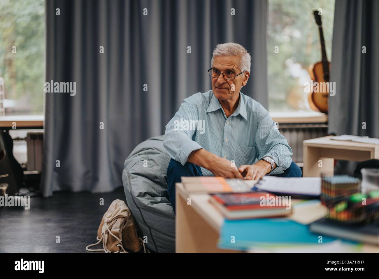 Professor engaging with students in a creative educational setting Stock Photo