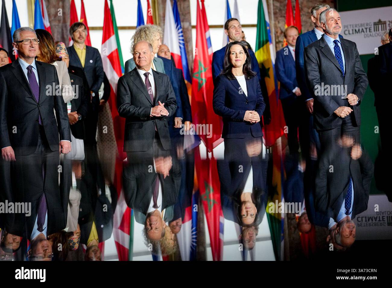 26 March 2025, Berlín: Acting German Chancellor Olaf Scholz (2nd from ...