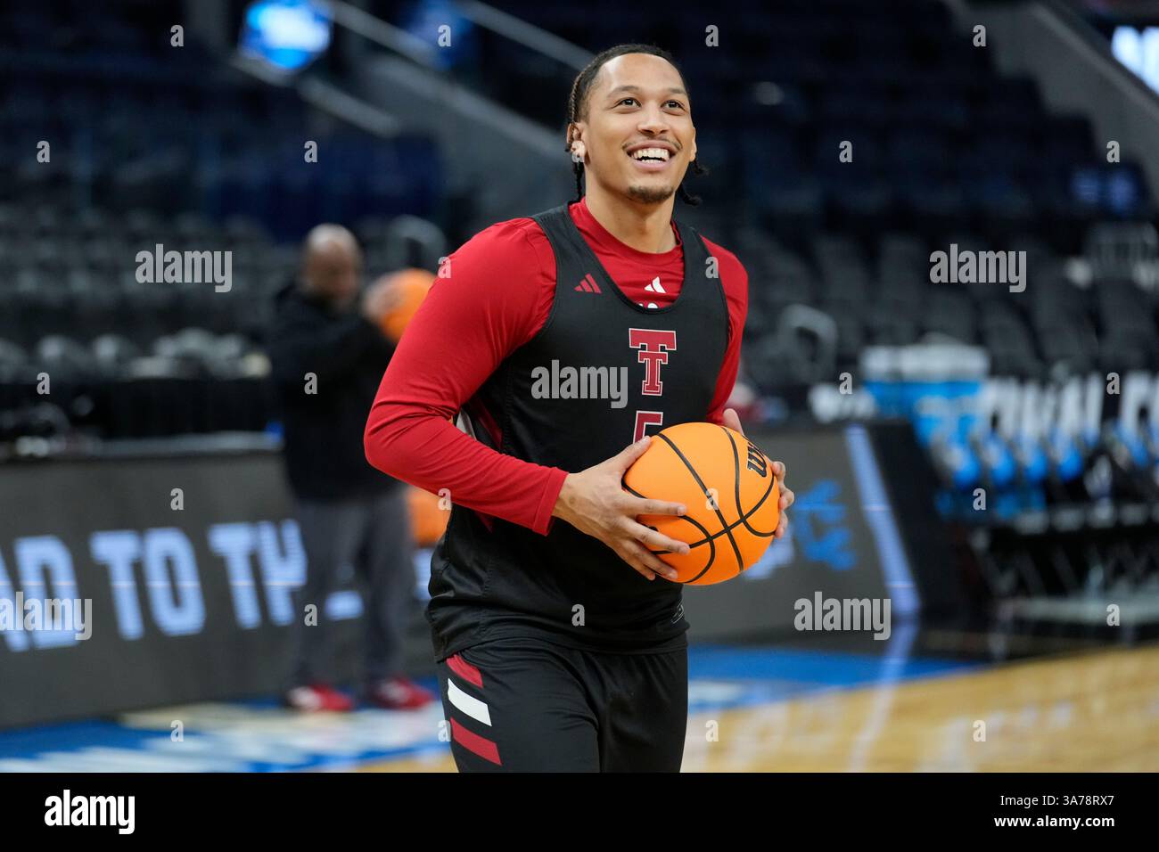 Texas Tech forward Darrion Williams (5) prepares to shoot during ...
