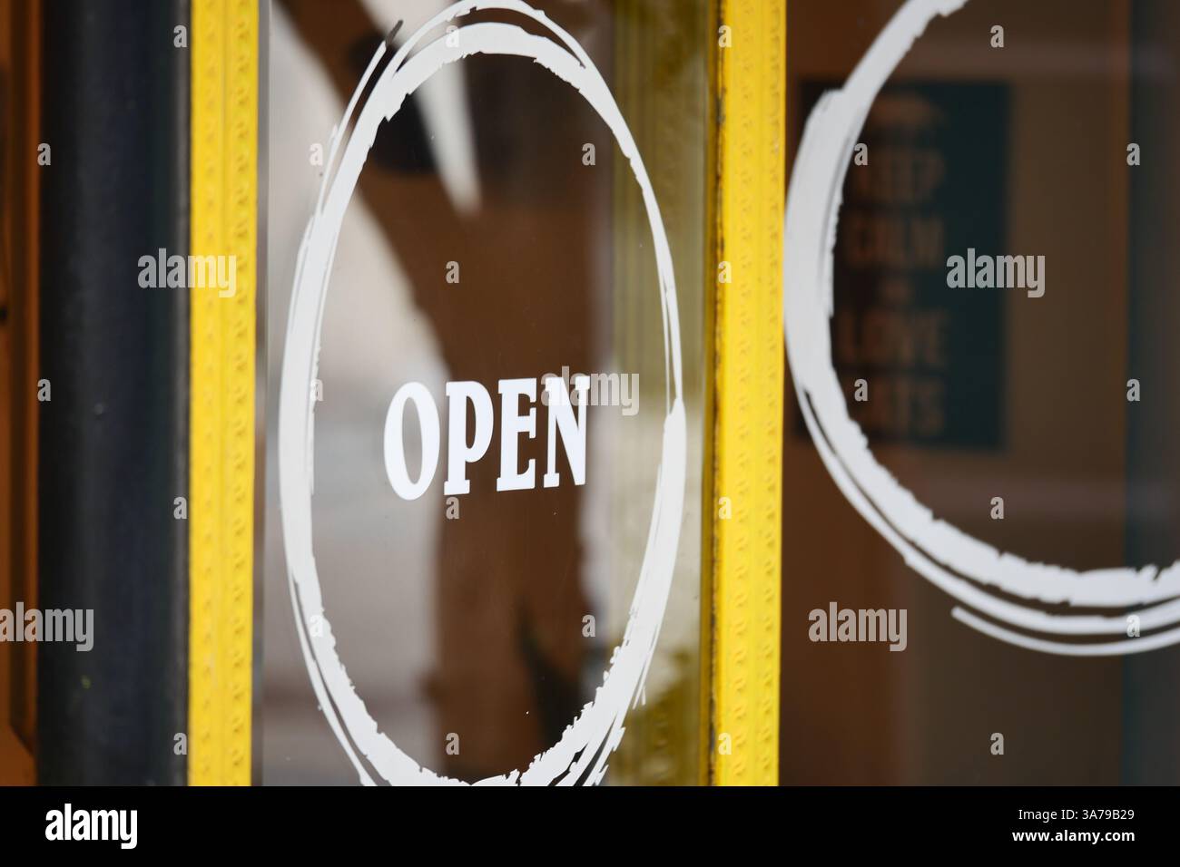 Open door welcoming visitors hi-res stock photography and images - Alamy