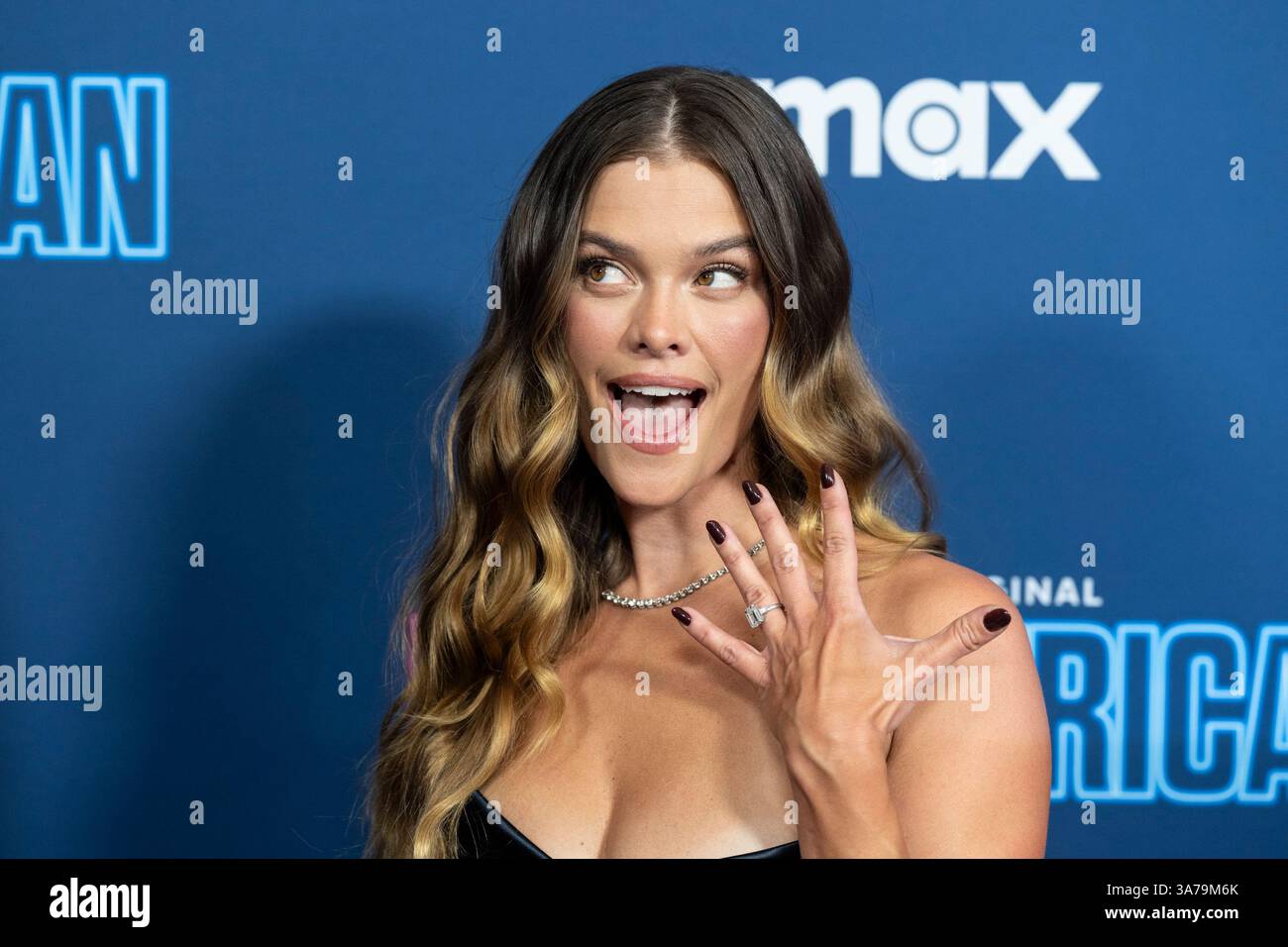 ニーナ・アグダル直筆サイン入り超大型写真…Nina Agdal… Amazon.co.jp: セール中…ニーナアグダル直筆サイン入り超大型