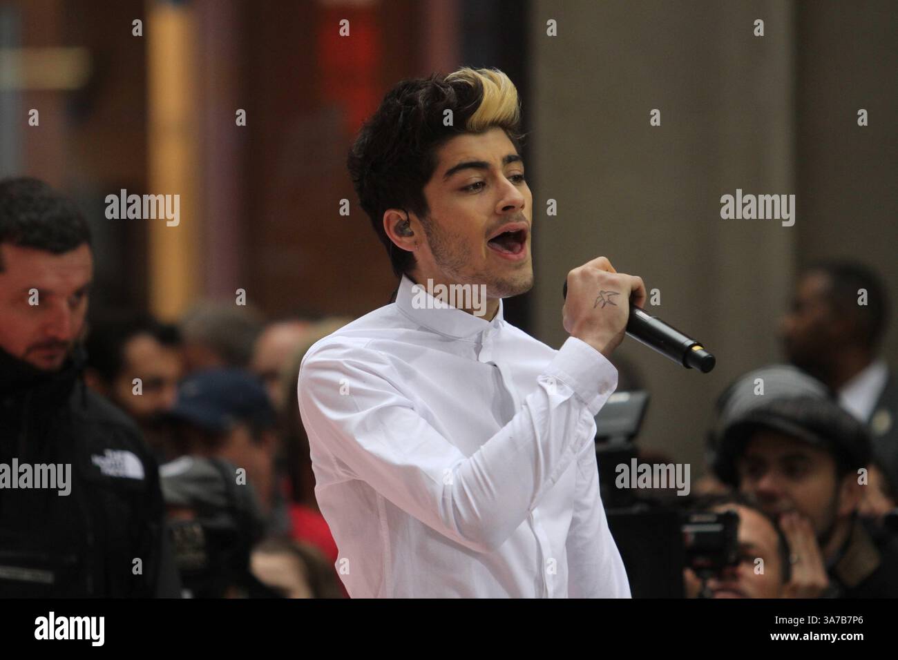 Zayn malik concert hi-res stock photography and images - Page 2 - Alamy, image size:1300x956