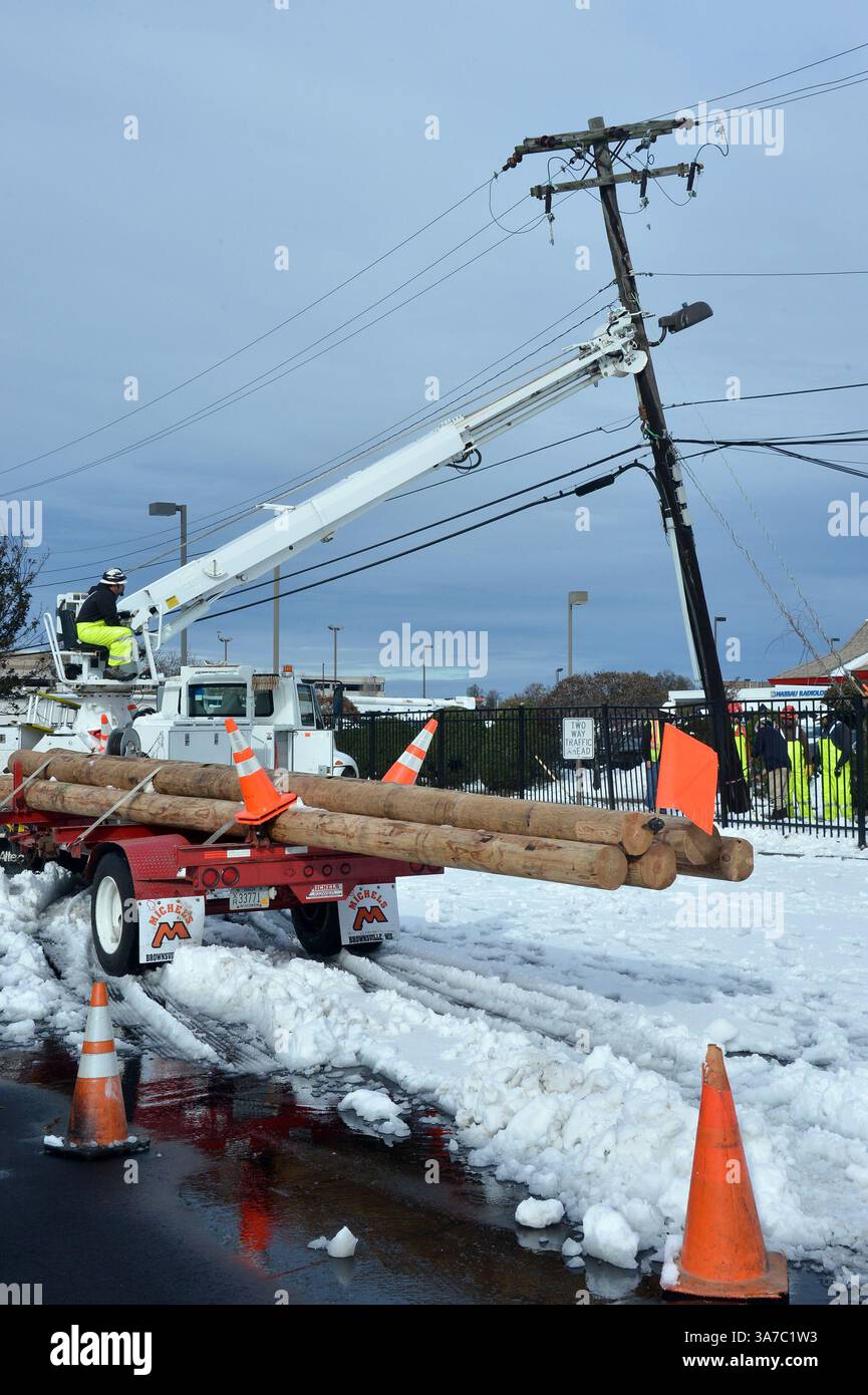 Nov. 8, 2012 - Garden City, NY, USA - A utility crew from Washington State secures a cracked utility pole in Garden City, New York, on Thursday, November 8, 2012. The pole was disabled by superstorm Sandy and its repair slowed by a winter storm Wednesday. (Credit Image: © Audrey C. Tiernan/MCT/ZUMAPRESS.com) Stock Photo