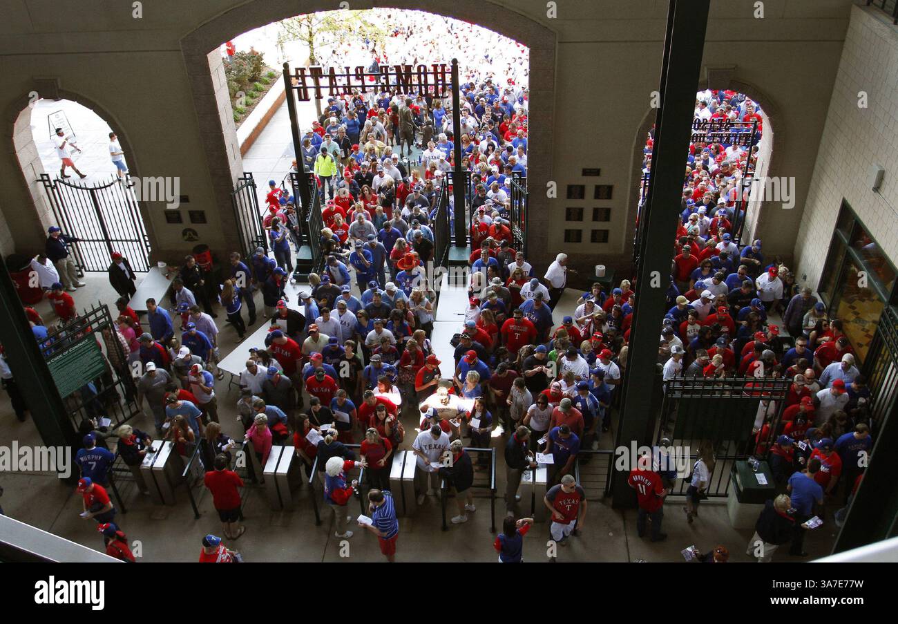 Texas Rangers Stand Rangers fans in the stand hi-res stock photography and images - Alamy