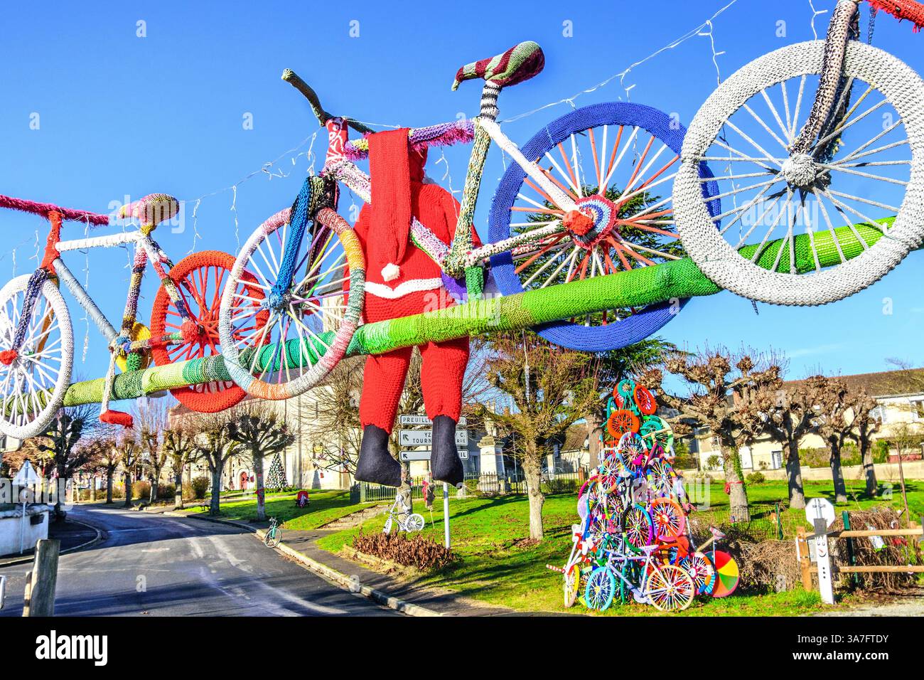 Crochet covered bicycles on display next to 'voie verte' green way for cyclists and walkers - Bossay-sur-Claise, Indre-et-Loire (37), France. Stock Photo