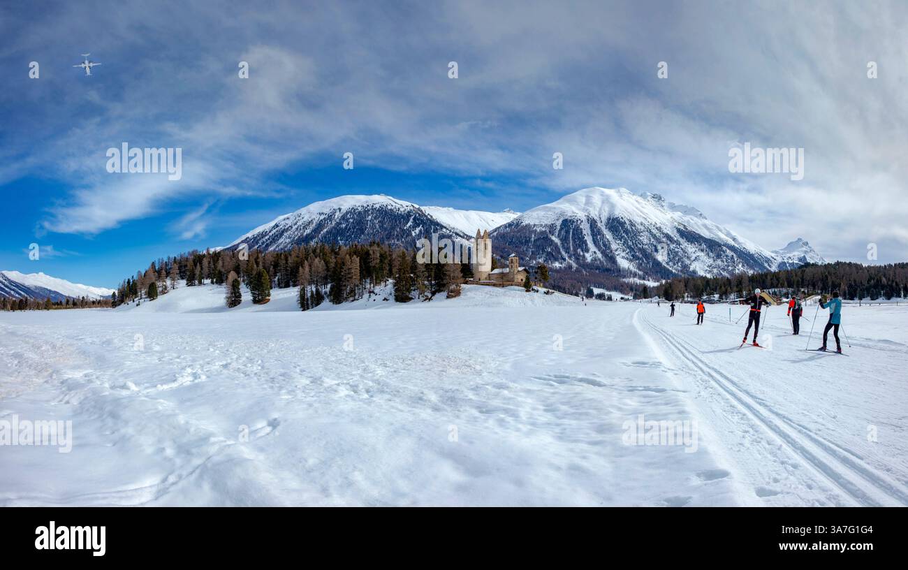 San Gian church in a snow-covered plain, langl?ufer, nordic ski, Celerina,  , Switzerland, church, monestry, field, meadow, winter, snow, ice, mountai Stock Photo