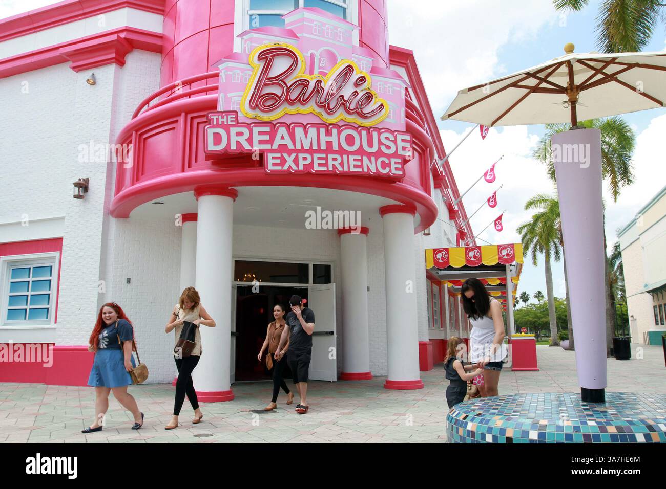 Malibu Barbie Cafe Barbie Dreamhouse Experience Mall Of America