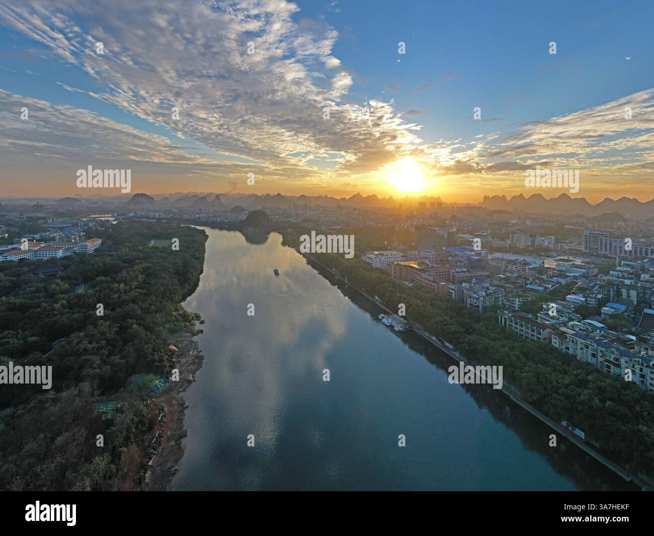 (250327) -- GUILIN, March 27, 2025 (Xinhua) -- An aerial drone photo ...