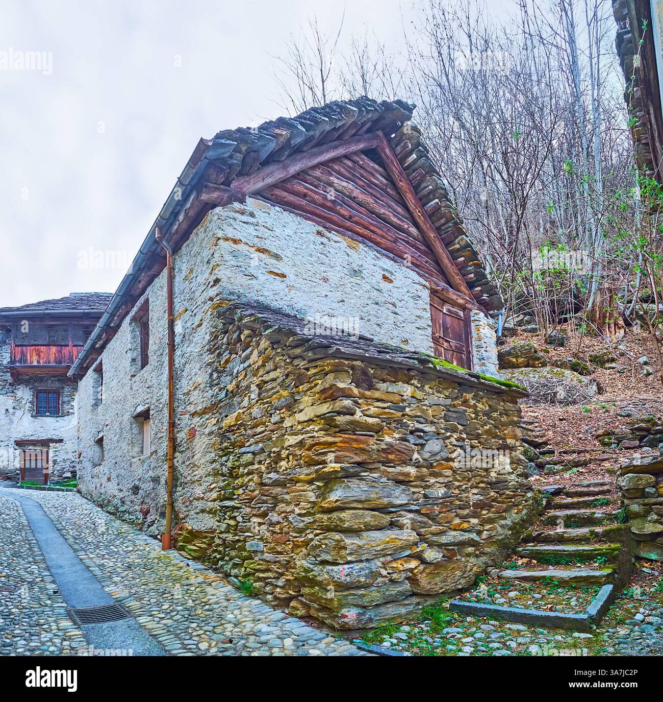 Narrow row house hi-res stock photography and images - Alamy