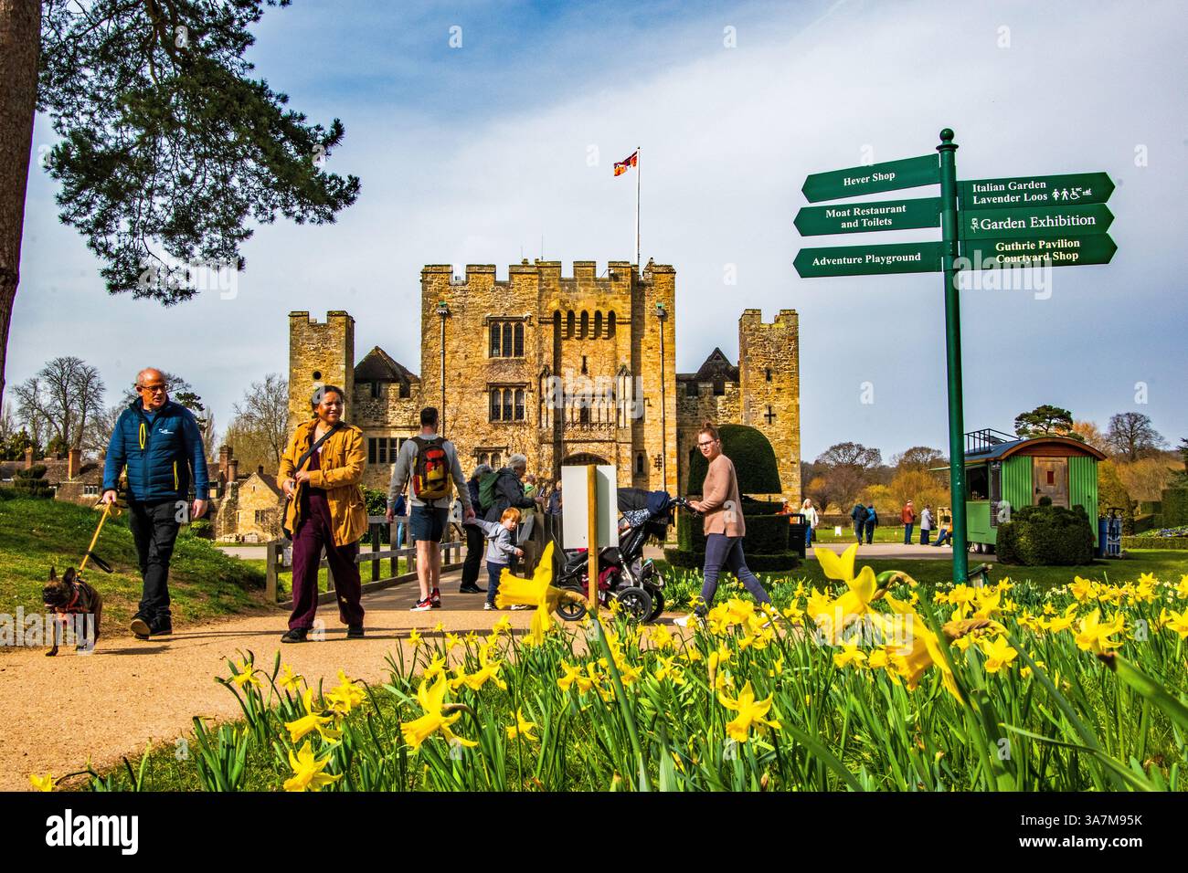 Hever Castle Gardens Hever Kent England Stock Photo Alamy hever-castle-gardens-hever-kent-england-stock-photo-alamy