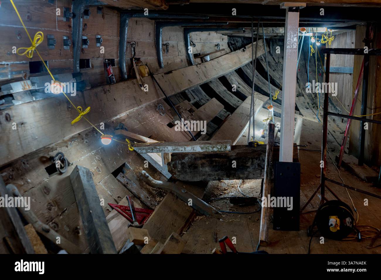 Contractors working on repairs to the RSS Discovery in Dundee, Scotland Stock Photo