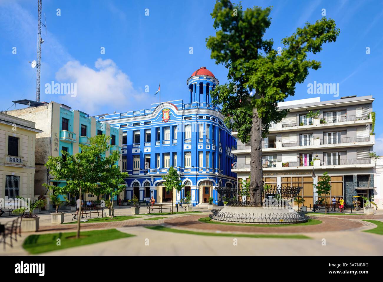 Workers square hi-res stock photography and images - Alamy