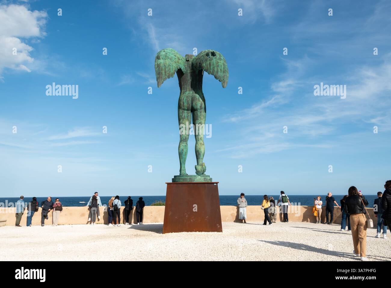 Escultura de Mitoraj en Ortigia, Siracusa, Sicilia Stock Photo